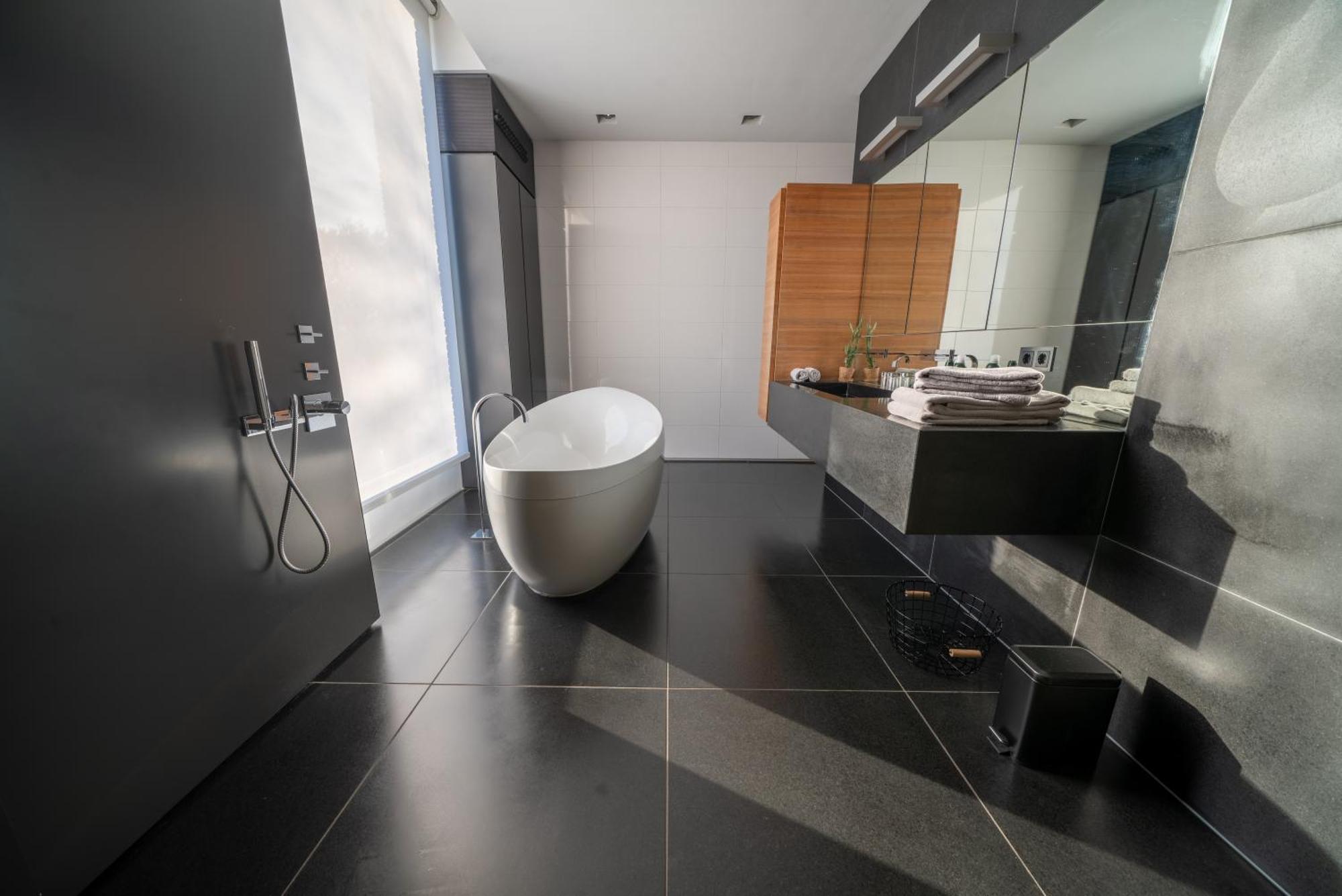 Bed & Wellness Boxtel, Luxe Kamer Met Airco En Eigen Badkamer, Ligbad Exterior foto